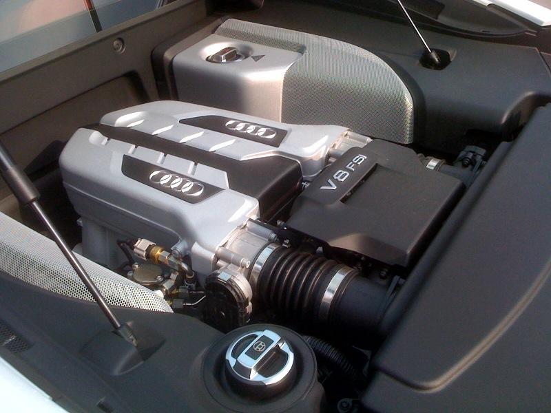 audir8_04.jpg