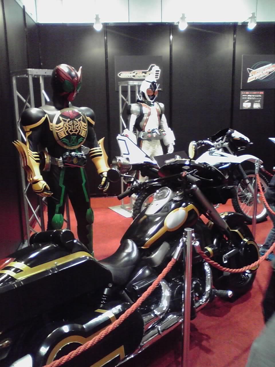 仮面ライダーとバイク0323.jpg