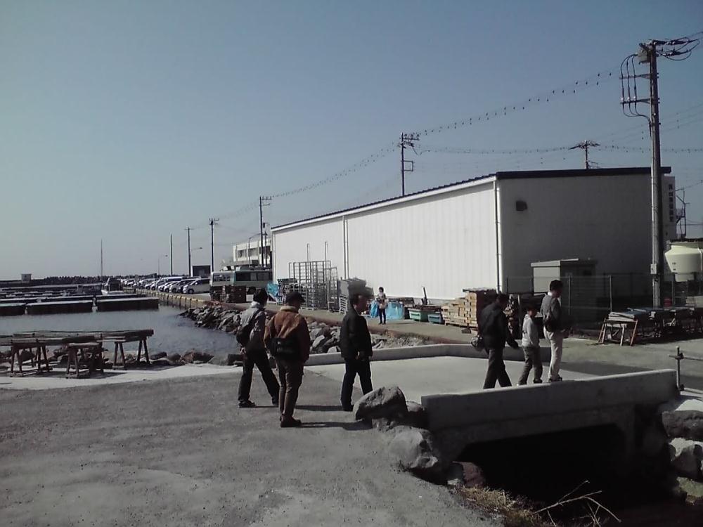 駐車場から食堂へ.jpg