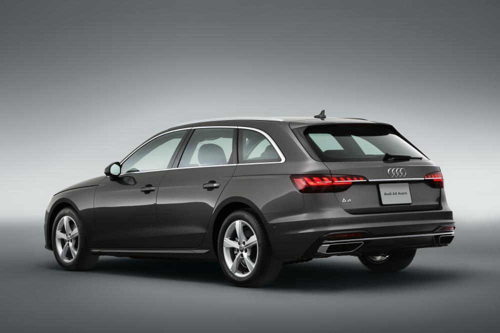 068_Audi_A4_Avant_photo_05.jpg