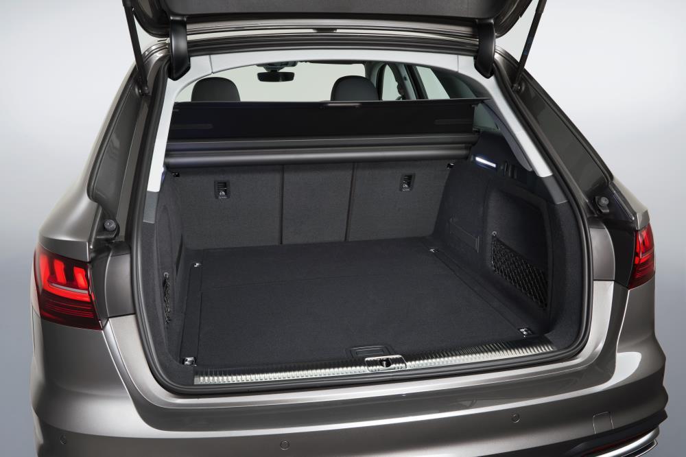 068_Audi_A4_Avant_photo_06.jpg