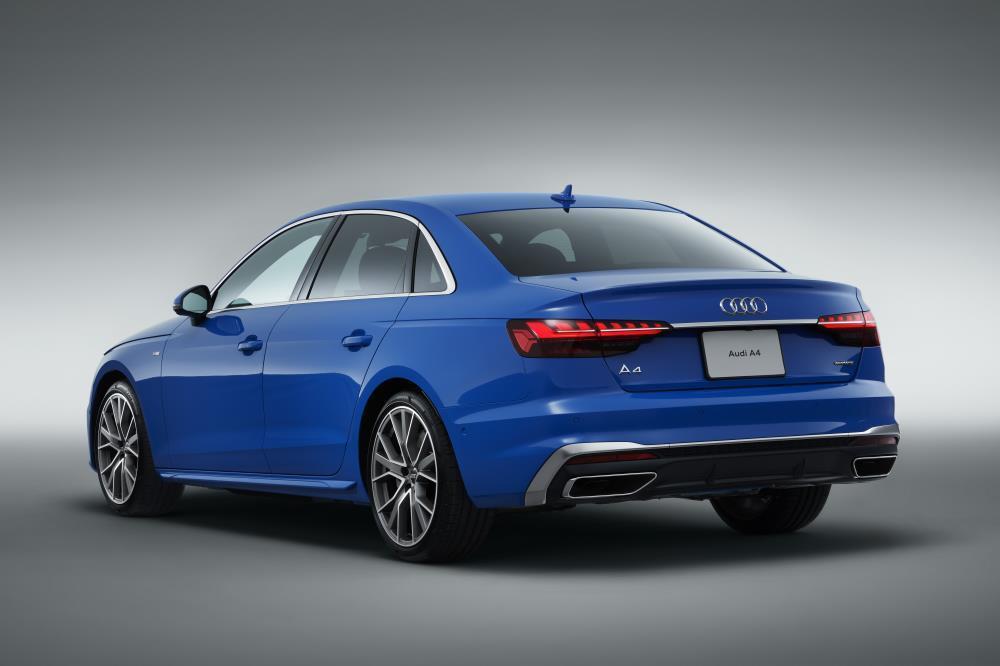 068_Audi_A4_photo_02.jpg