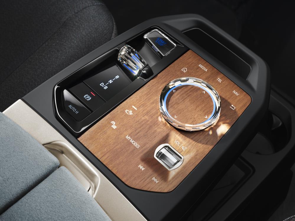 P90406312_highRes_the-first-ever-bmw-i.jpg