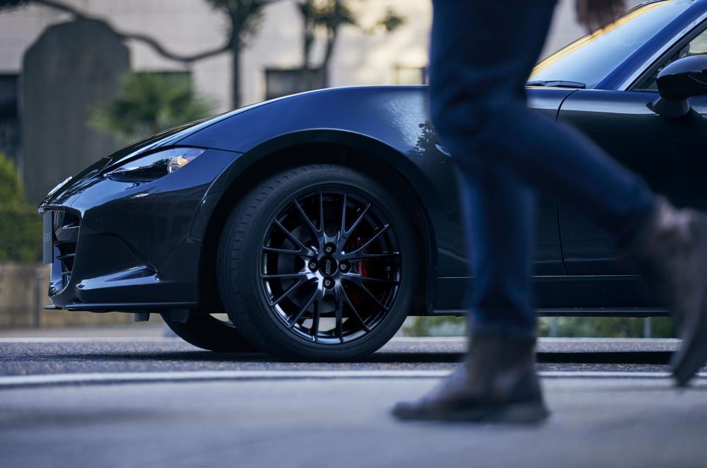 06_2020_roadster_rf_ext_front_wheel_l.jpg