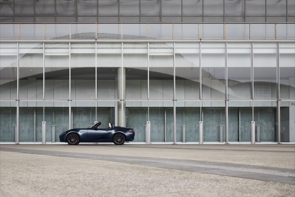 07_2020_roadster_rf_ext_side_l.jpg