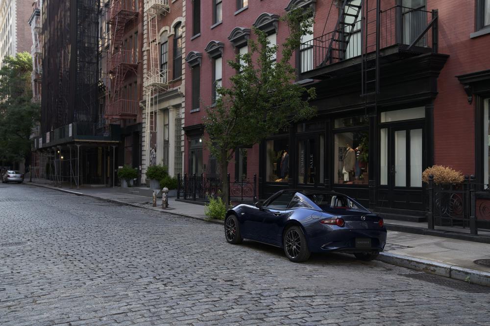08_2020_roadster_rf_ext_rq_l.jpg