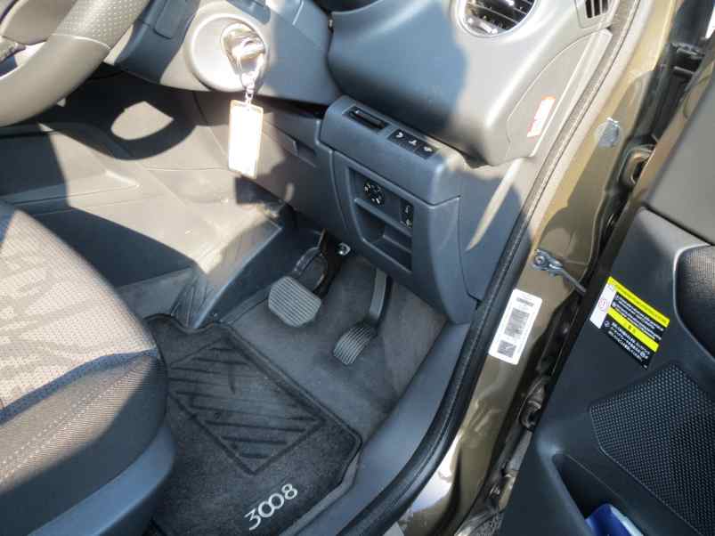 3008minivan005.jpg