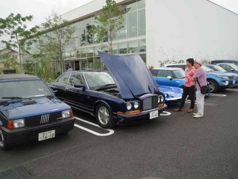 bluecar004.jpg
