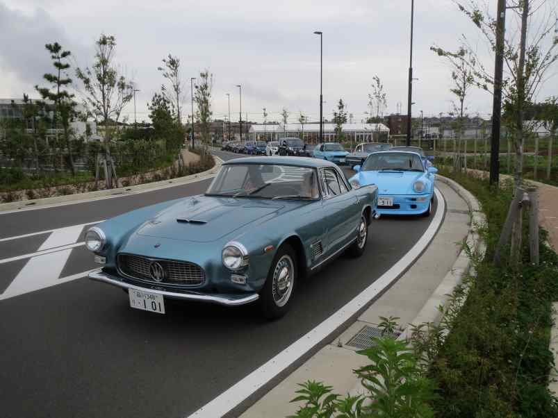 bluecar005.jpg