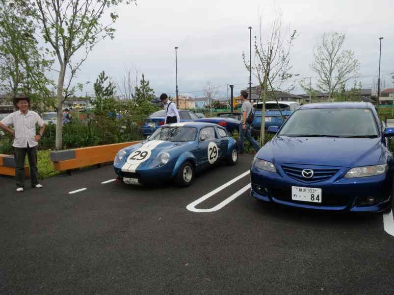 bluecar006.jpg