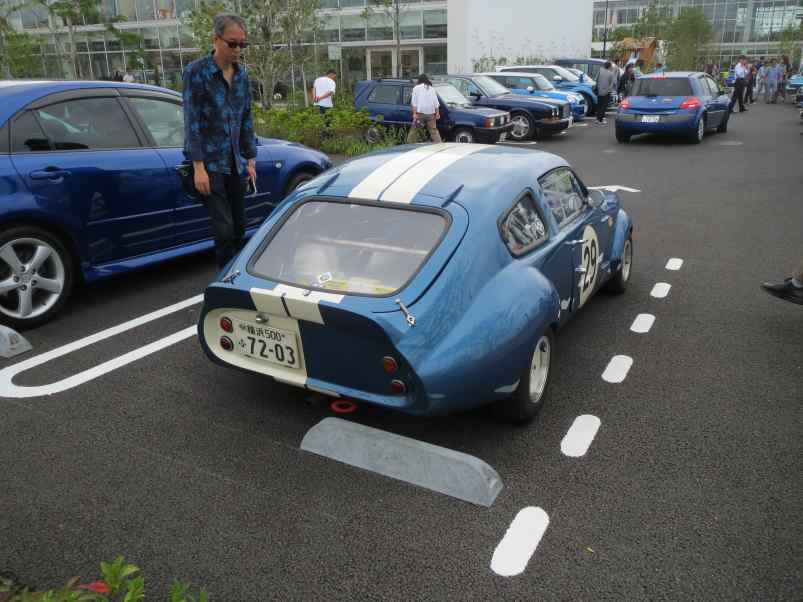 bluecar007.jpg