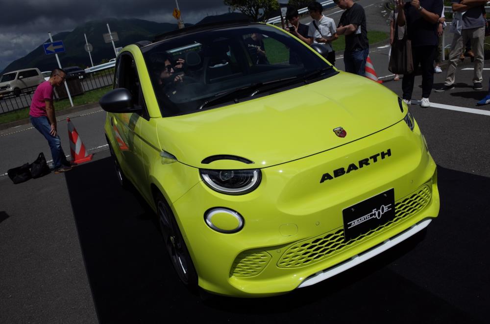 Abarth500e-01.jpg