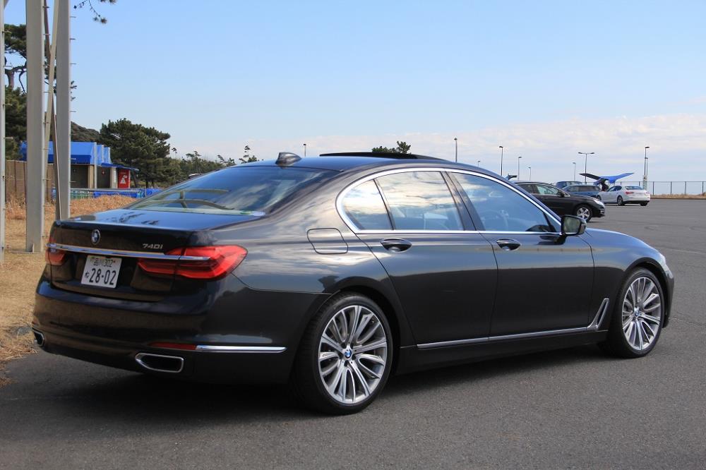 BMW7-02.jpg