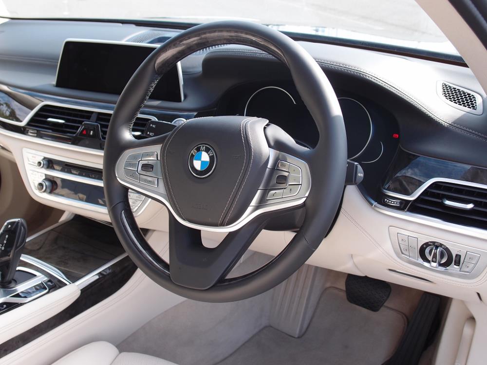 BMW7-04.JPG