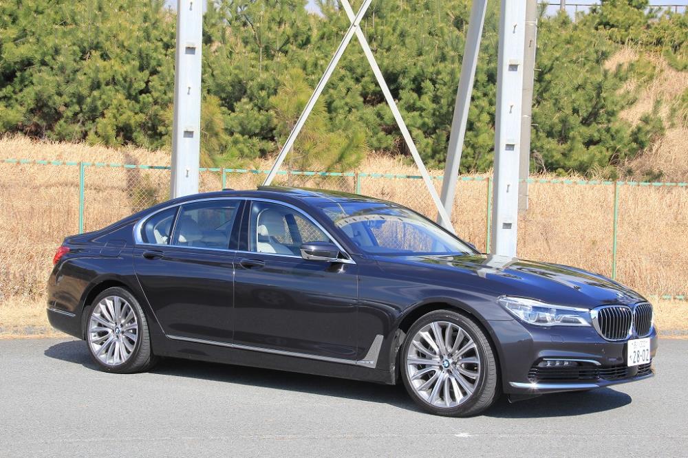 BMW7-09.jpg