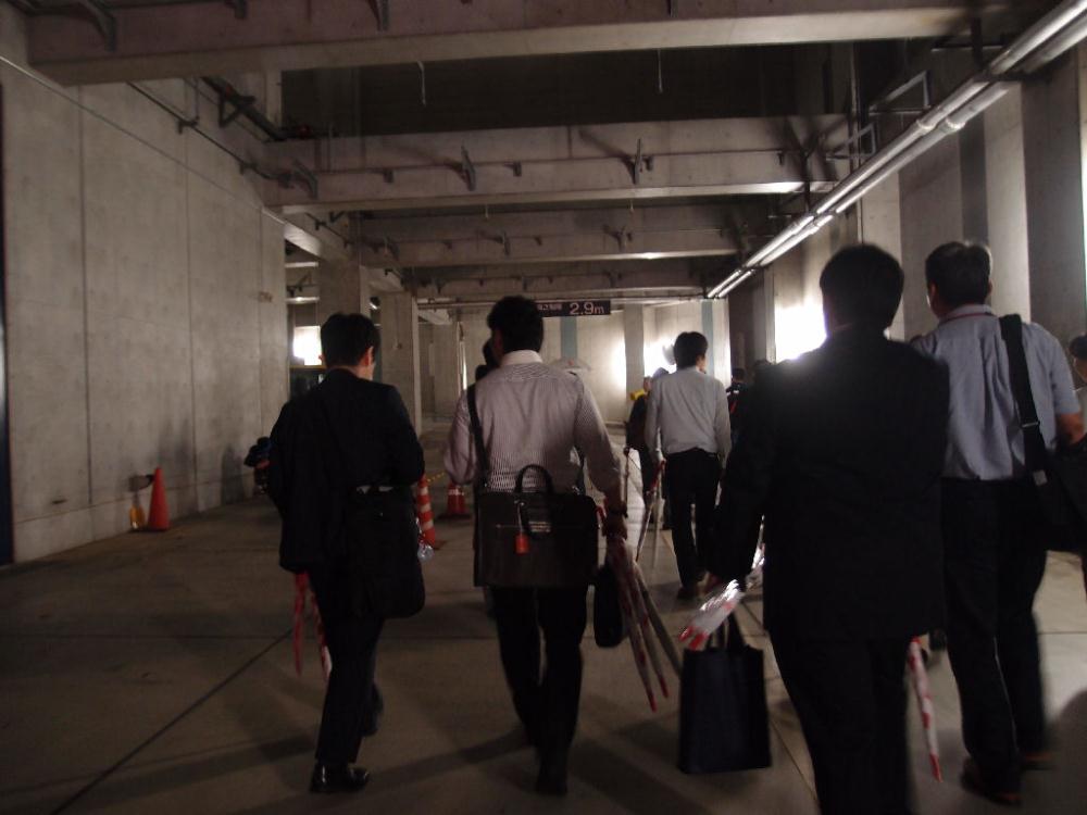 秘密基地へ