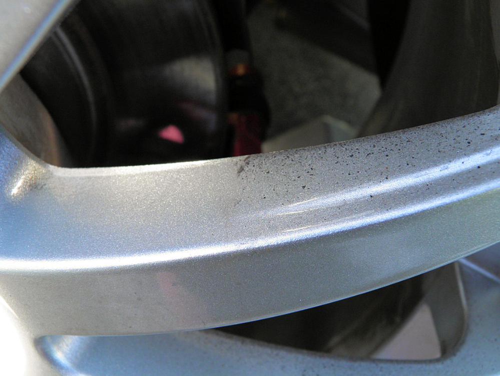 Rear-left スポーク汚れ