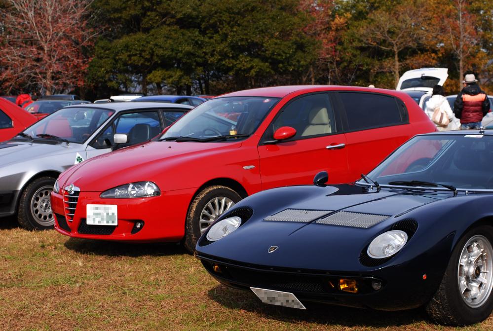 147の隣にスゴイ車が