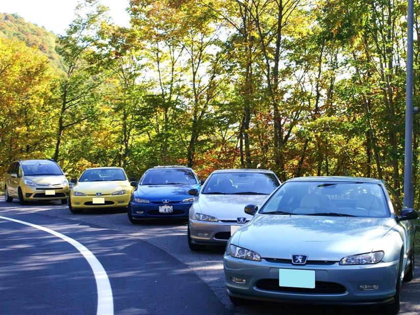 ビーナスラインで紅葉と仏車を眺めながら一服