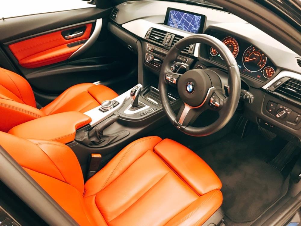 bmw赤シート.jpg