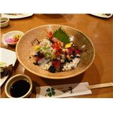 魚貝類、満載です。　彩りもきれいでさすが和食屋さんですね。