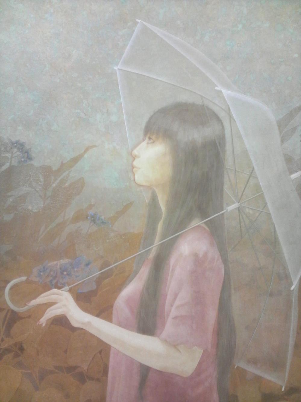 佇む