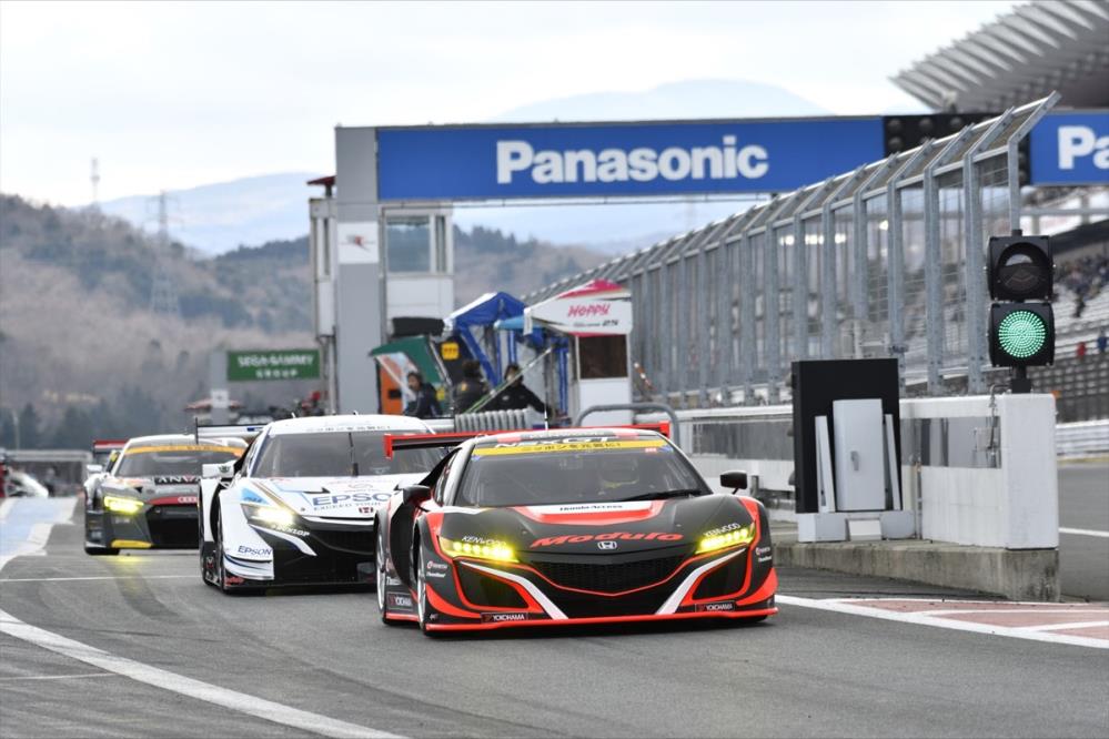 supergt18_fuji_944_01.jpg
