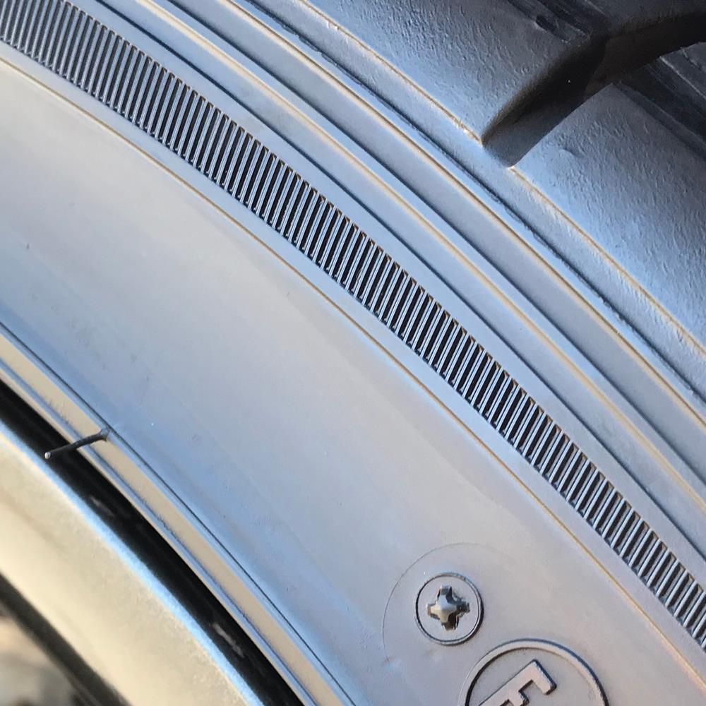 VINYL & RUBBER DRESSING -施工後-