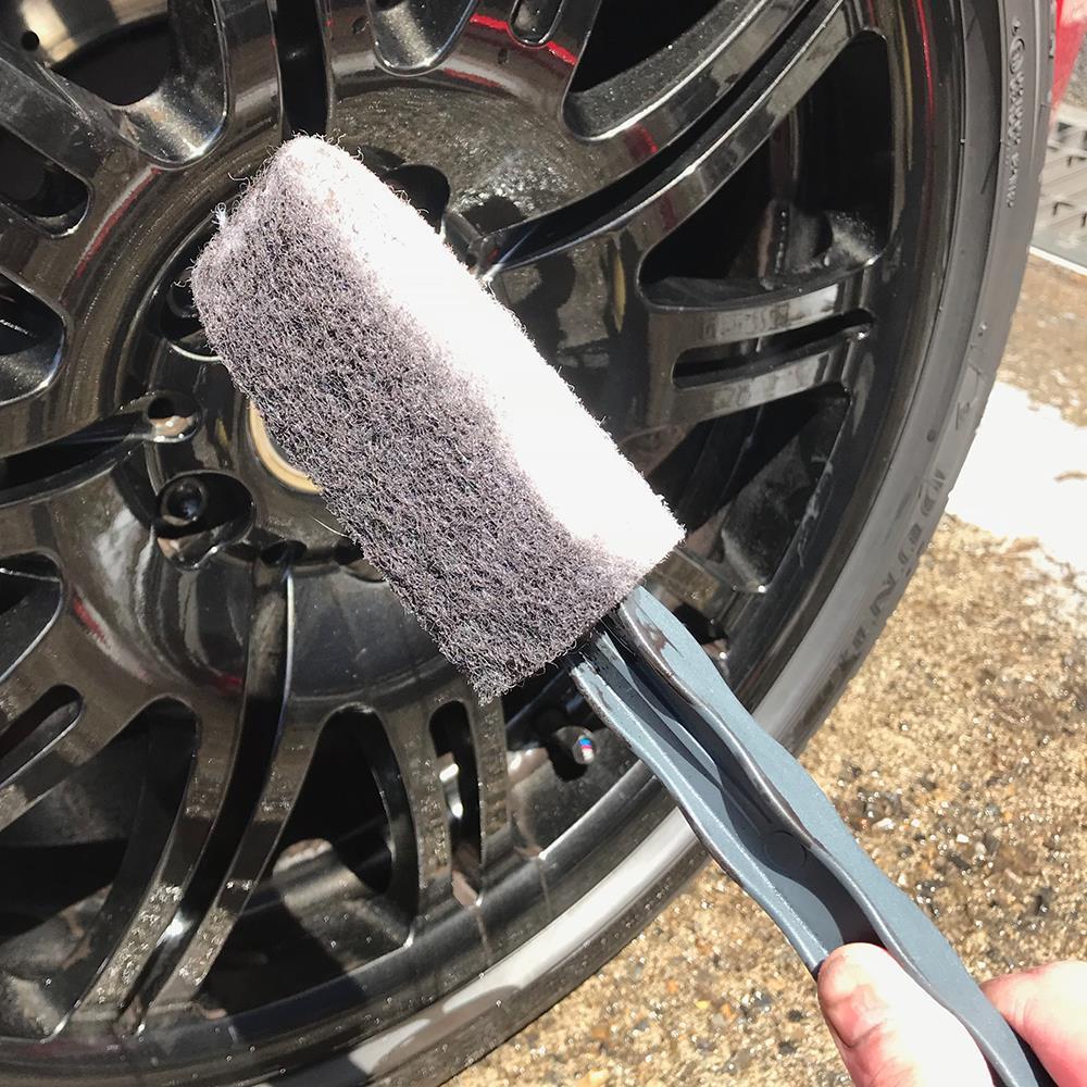 LONG-REACH WHEEL SCRUBBER BRUSHES