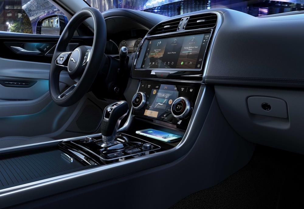 XE 21MY_interior_02.jpg