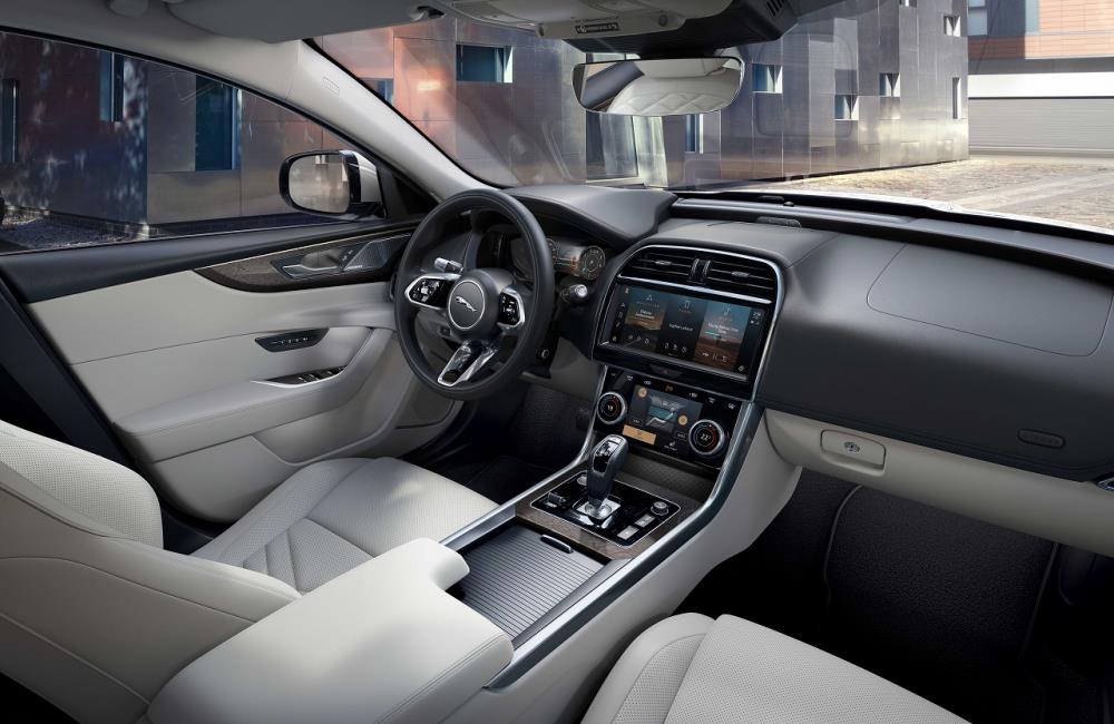 XE 21MY_interior_03.jpg