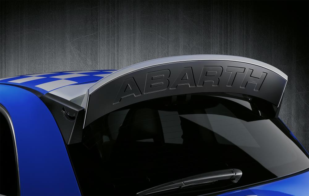 Abarth695_704766OK2.jpg