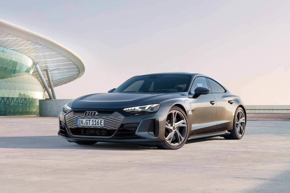 020_Audi_e-tron_GT_Japan_premiere_photo_05_RS_e-tron_GT.jpg