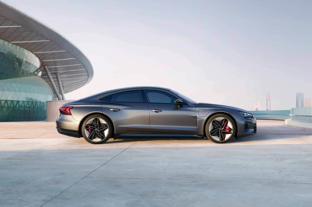 020_Audi_e-tron_GT_Japan_premiere_photo_06_RS_e-tron_GT.jpg