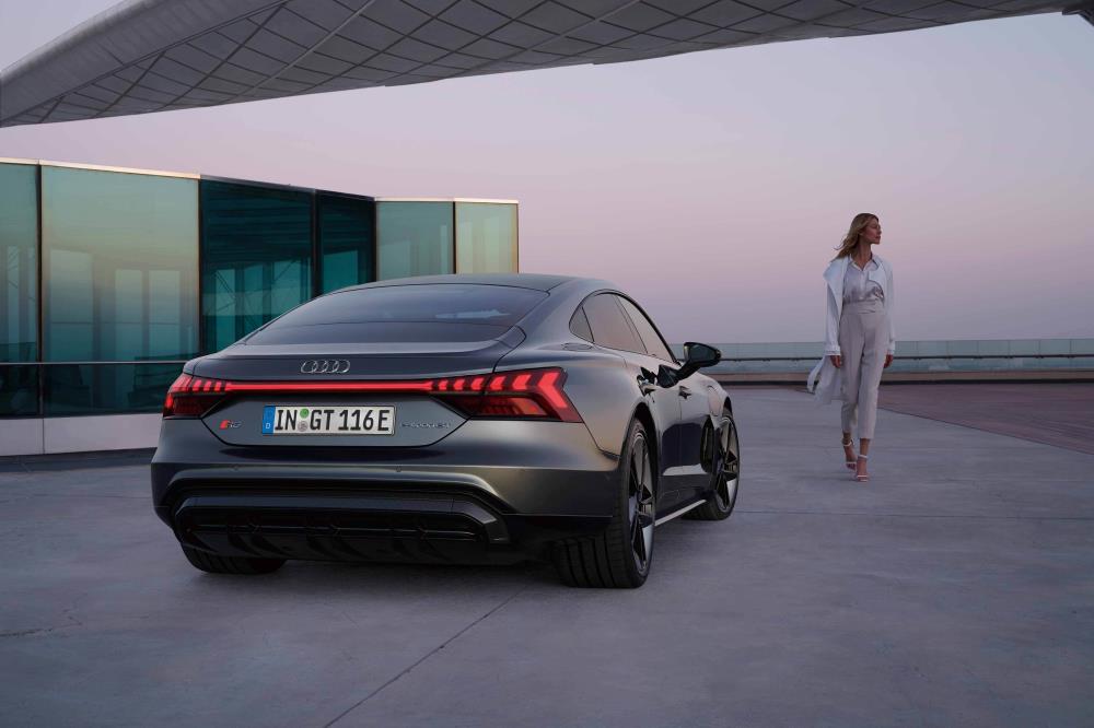 020_Audi_e-tron_GT_Japan_premiere_photo_07_RS_e-tron_GT.jpg