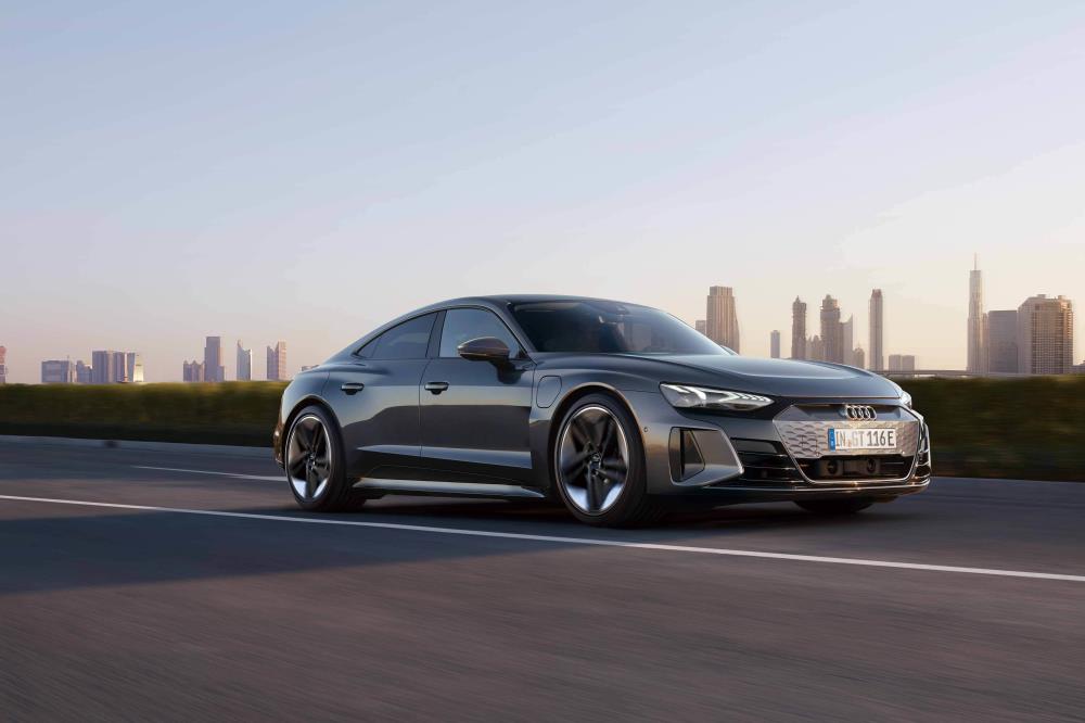 020_Audi_e-tron_GT_Japan_premiere_photo_08_RS_e-tron_GT.jpg