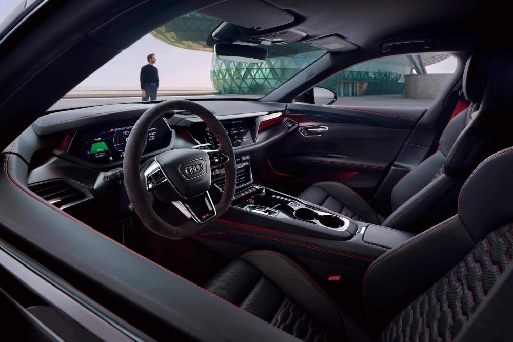 020_Audi_e-tron_GT_Japan_premiere_photo_10_RS_e-tron_GT.jpg