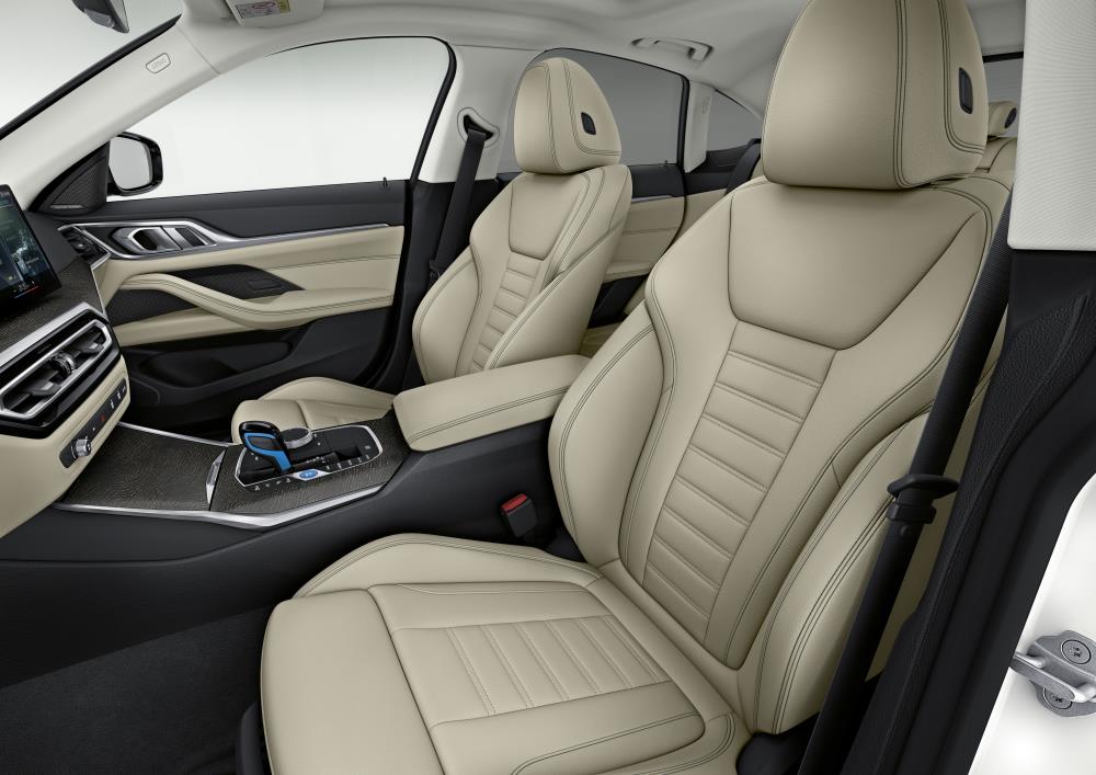 P90422901_highRes_bmw-i4-interieur-6-2.jpg