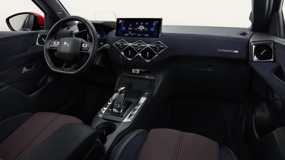 20210421_DS3CROSSBACK_INES03.jpeg