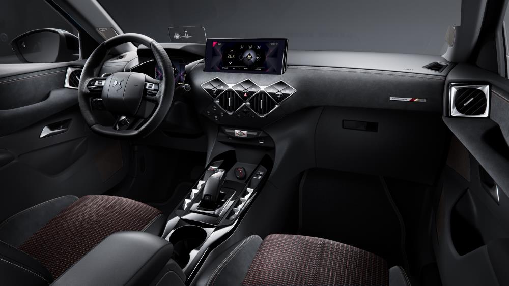 20220106DS3CROSSBACK_PerformanceLine02.jpeg