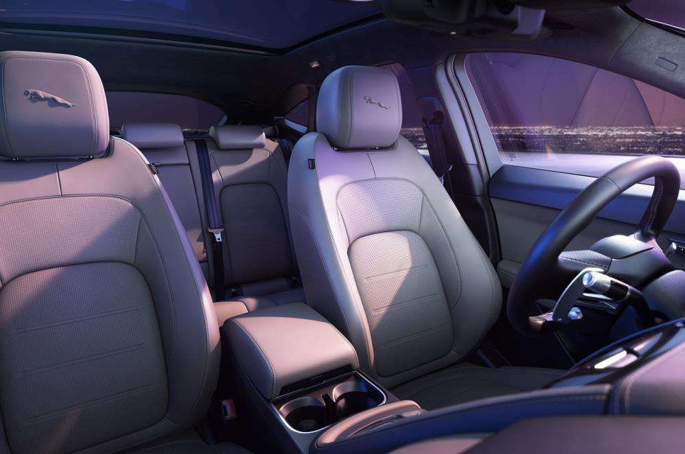 E-PACE_21MY_Interior 02.jpg
