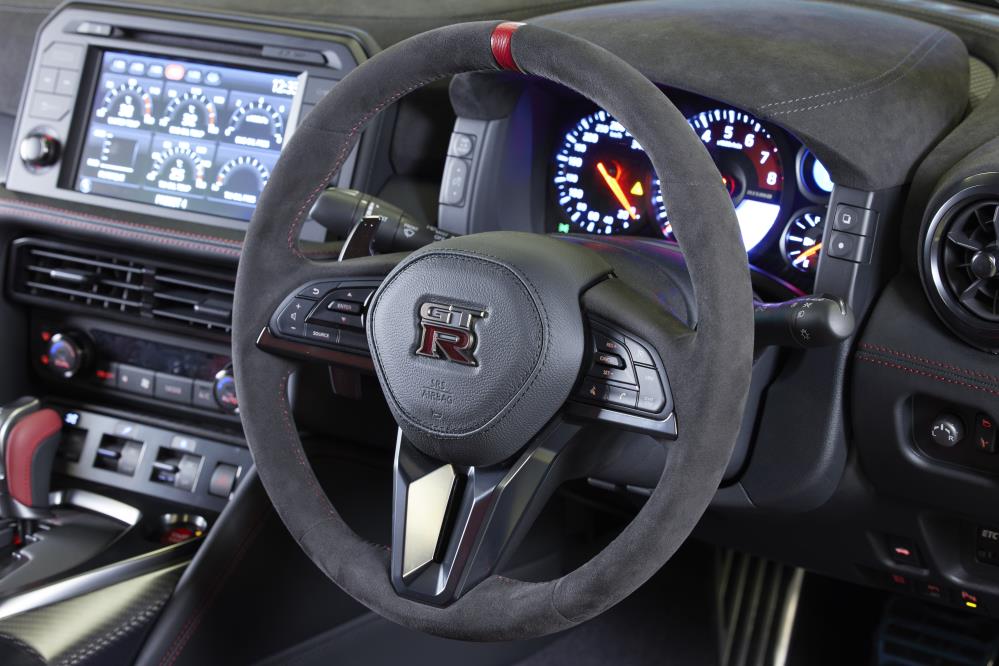 22MY_New_GT-R_NISMO_3856-source.jpg
