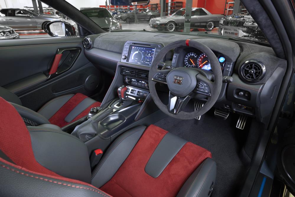 22MY_New_GT-R_NISMO_3930-source.jpg