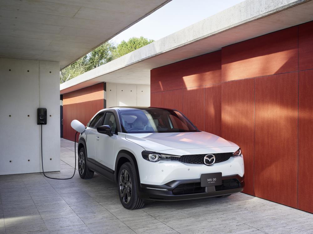 1.MX-30_EV_MODEL_Ext_FQ_Charging.jpg