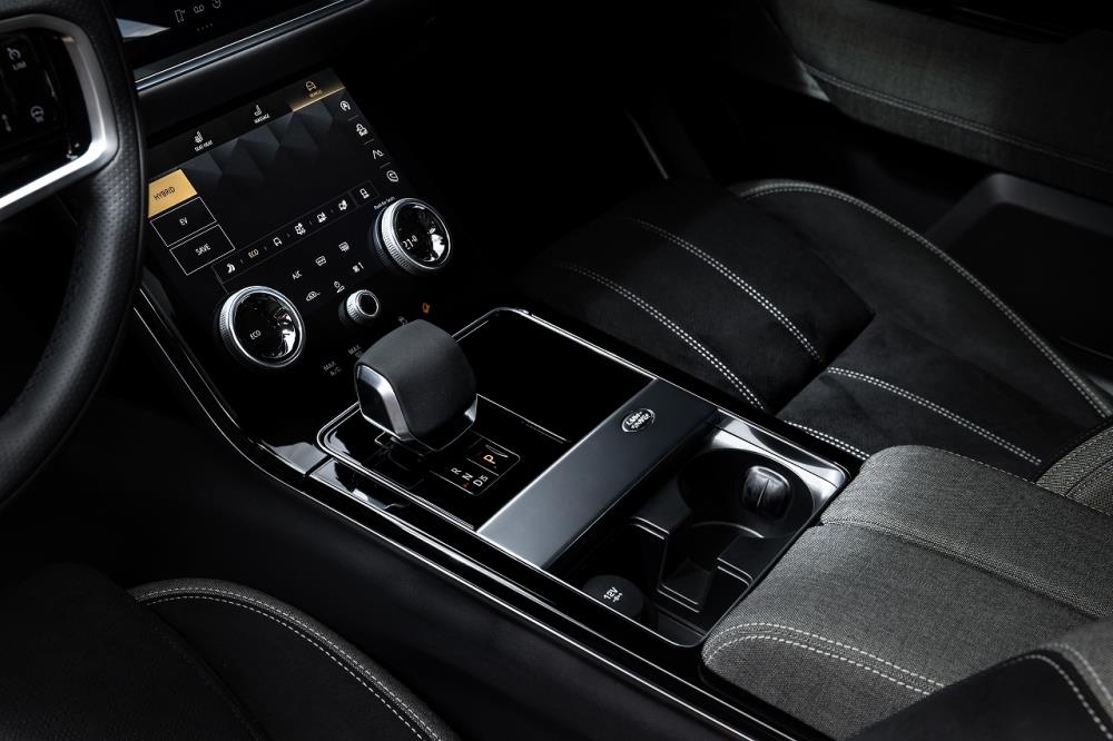 RANGE ROVER VELAR_INTERIOR_4.jpg
