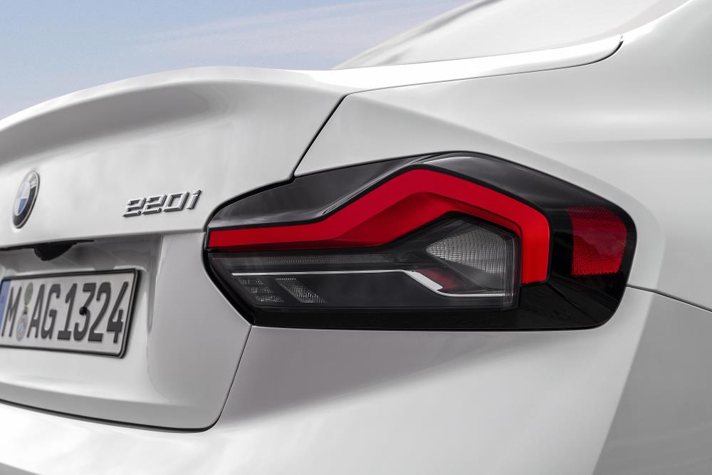 P90428412_highRes_the-all-new-bmw-220i.jpg