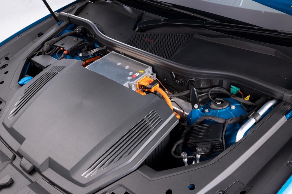 005_Audi_e-tron_50_quattro_photo_05.jpg