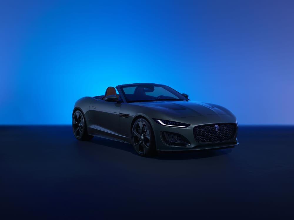 001_Jag_F-TYPE_24MY_Convertible_Exterior_Front_3Qr_024_PR_111022.jpg