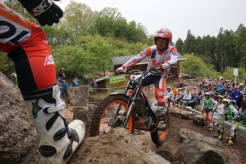 RepsolHondaTeam16_r2-d2_FUJINAMI_05604_©FIM_G2F Media.jpg