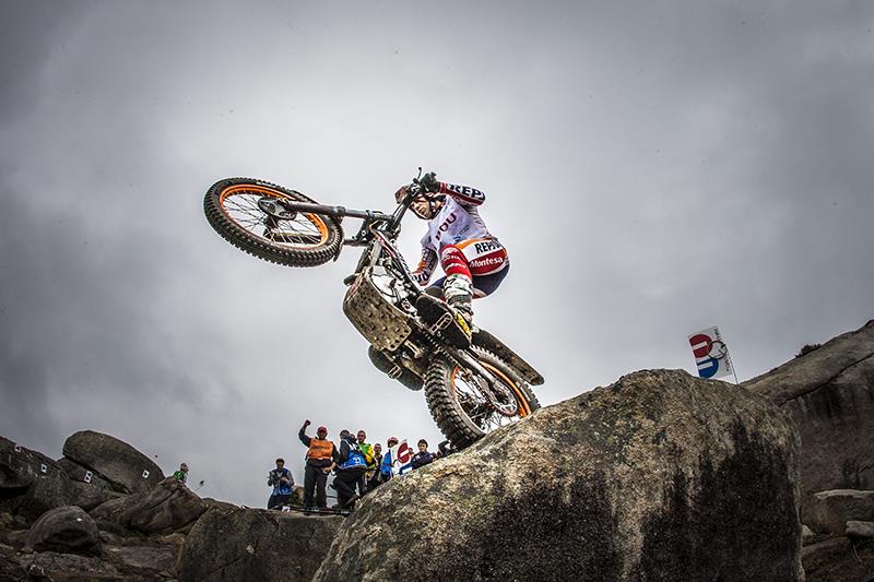 TeamHRC15_RepsolHondaTeam_r9_Bou_0849_ps.jpg